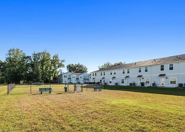 Luxury Townhome Near Downtown And Pensacola Beach