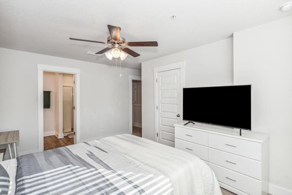 Luxury Townhome Near Downtown And Pensacola