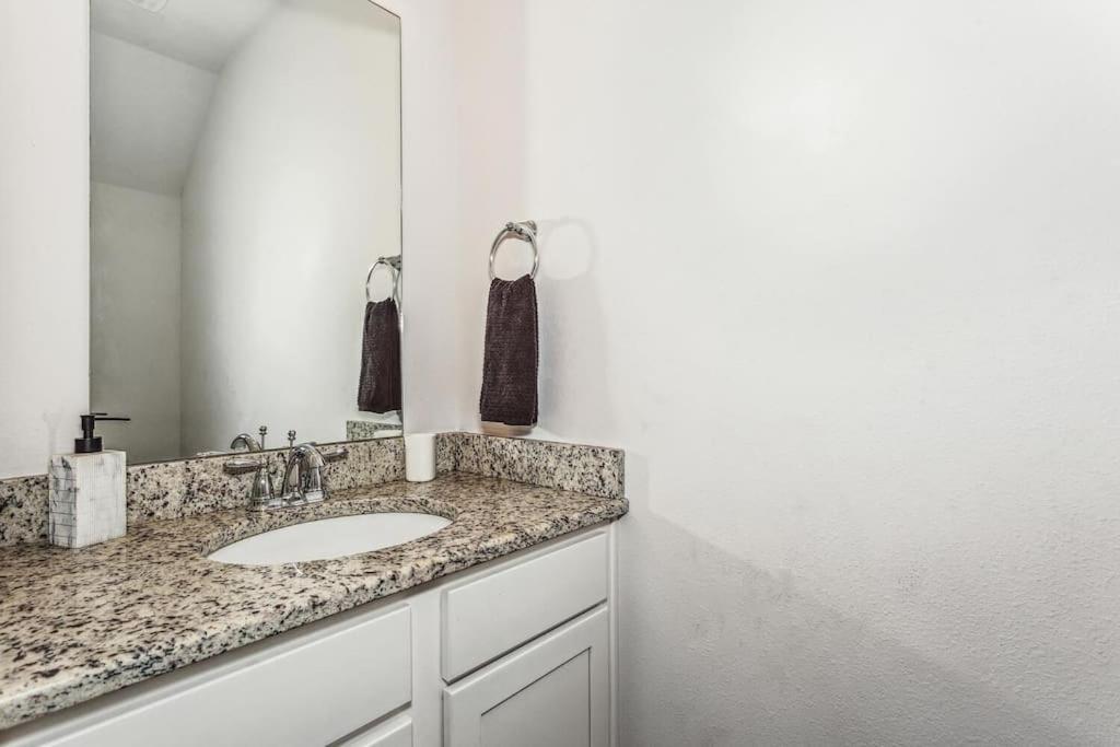 Luxury Townhome Near Downtown And Apartment Pensacola