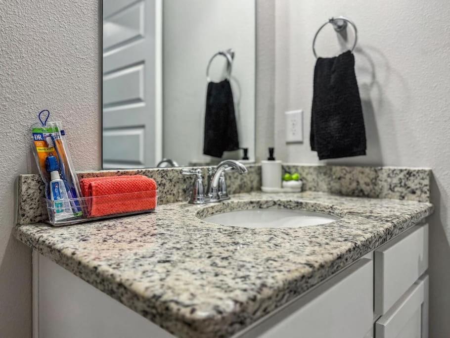 Apartment Luxury Townhome Near Downtown And