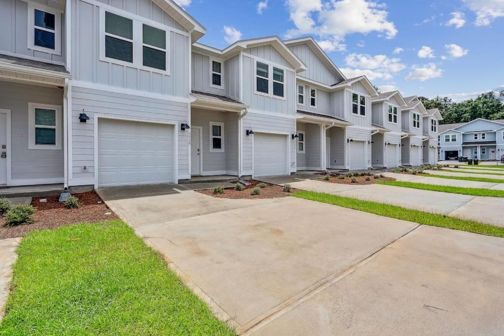 Luxury Townhome Near Downtown And Apartment *