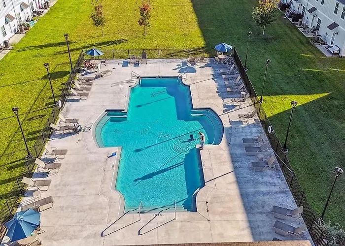 Luxury Townhome Near Downtown And Pensacola Beach