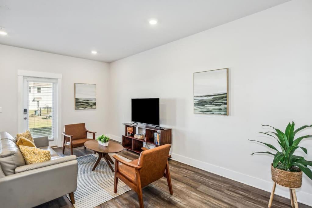 Luxury Townhome Near Downtown And * Pensacola