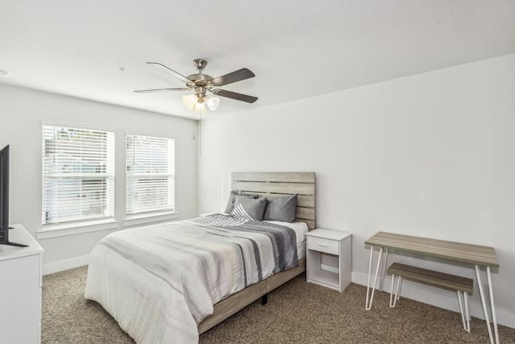 Luxury Townhome Near Downtown And *