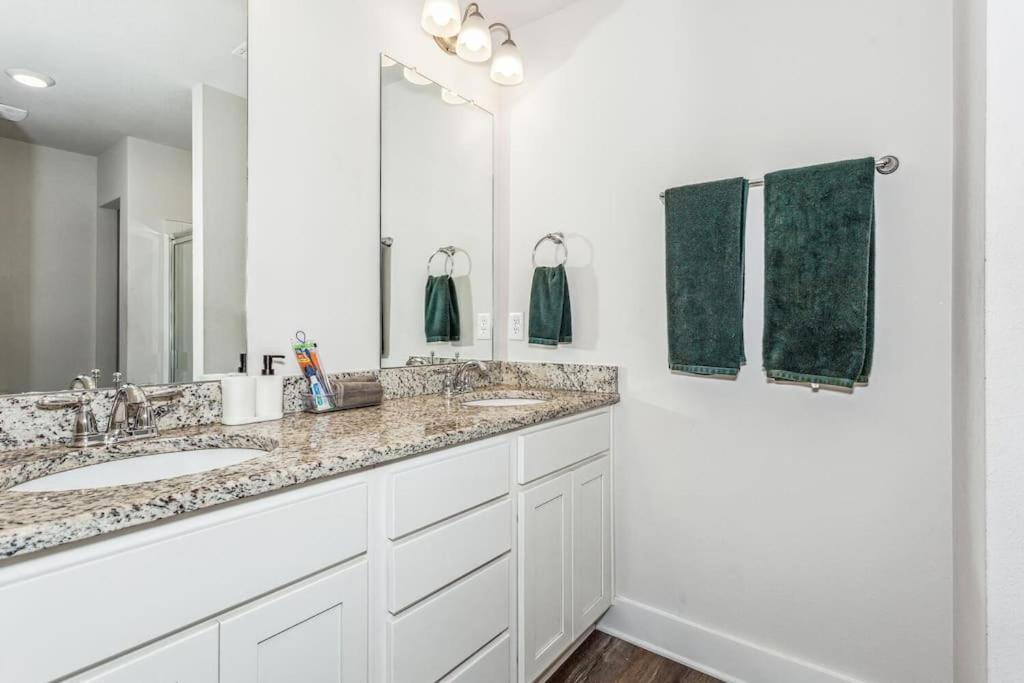 Luxury Townhome Near Downtown And * Pensacola