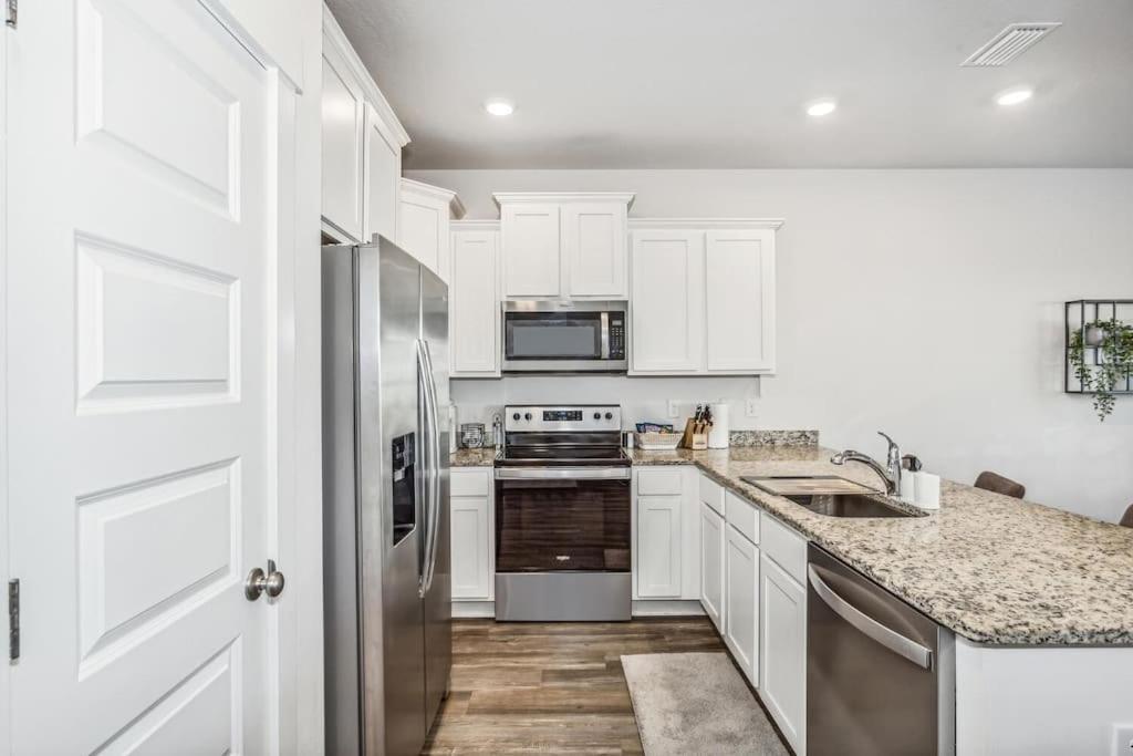 Apartment Luxury Townhome Near Downtown And *