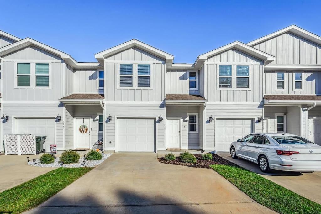 Luxury Townhome Near Downtown And